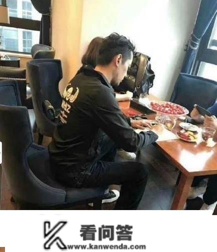 胡歌重庆买房，房子的“女仆人”渐浮出水面，会是薛佳凝吗？