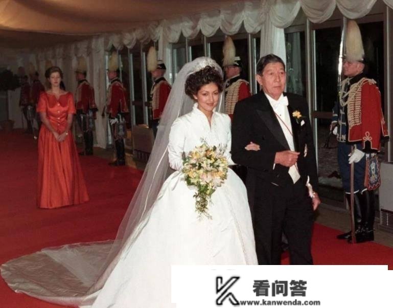 文雅丽：16年前离婚要200万美圆的全新豪宅，逼得前夫卖房子凑钱