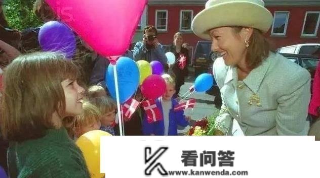 文雅丽：16年前离婚要200万美圆的全新豪宅，逼得前夫卖房子凑钱