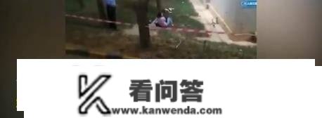 一岁男童16楼坠落身亡，母亲抱着遗体瓦解痛哭：我不想抱我惧怕