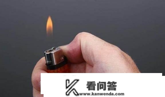 农人工拎煤气罐到16楼，工资再不给，老板我点火了，老板····