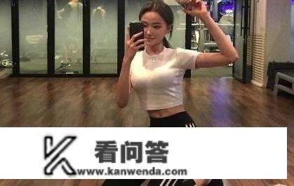 身段苗条健身女神，在毛坯房熬炼，网友：如斯艰辛？