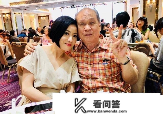 TVB女艺人加按物业帮亲弟买楼弟弟感恩带家人撑持姐姐