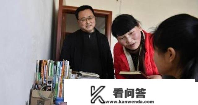 38年前，教师拿一半工资为学生买鞋，26年后，他为教师买楼