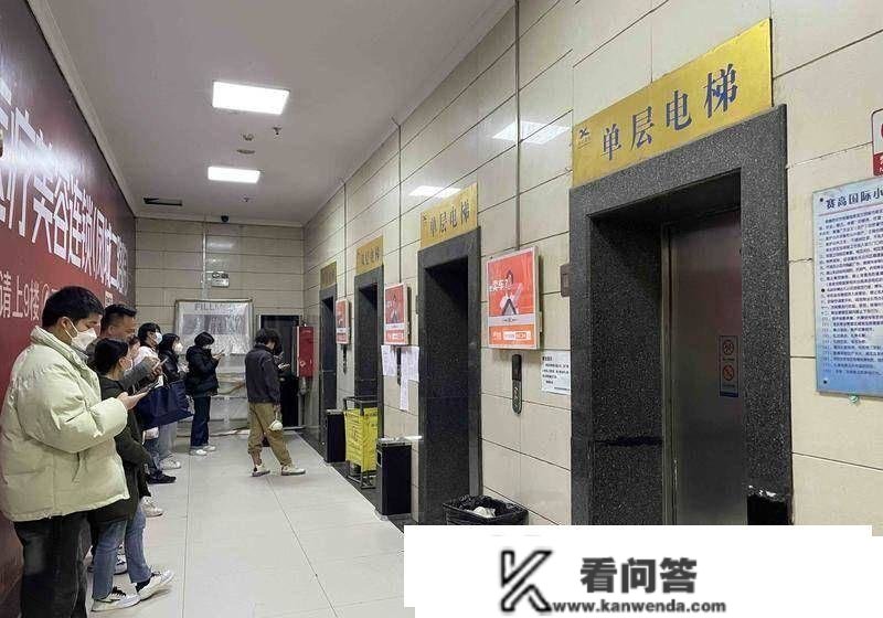 西安赛高商务港电梯毛病频现商户们盼改换 物业：改换需动用大修基金