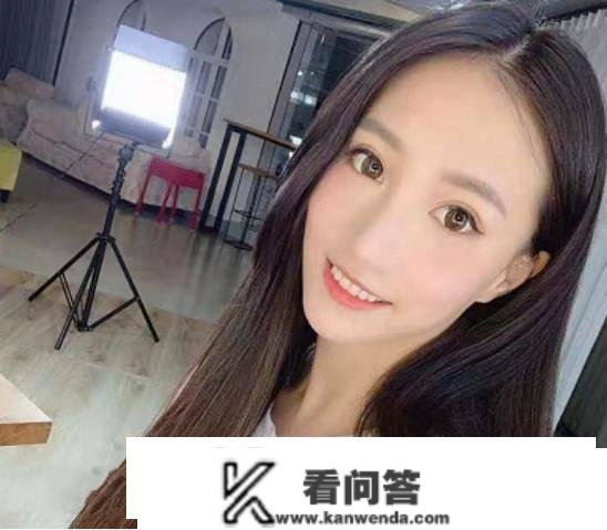 出名女星林采缇，被曝和香港富豪约会，采访时婉言：他妻子也晓得