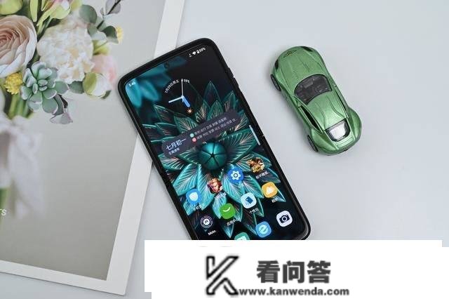 OPPO Find N2 Flip和摩托罗拉razr 2022比照：谁更值得买？