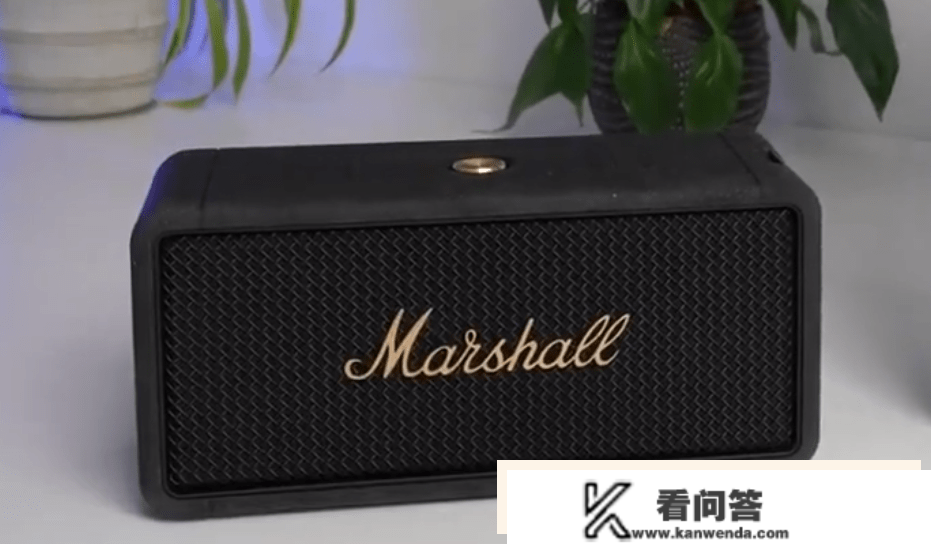 Marshall Middleton蓝牙音箱评测：四扬声器设置装备摆设，撑持反向充电