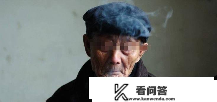 父亲逝世留40万银行卡，密码却忘了说，儿子说出密码夫妻俩哭了