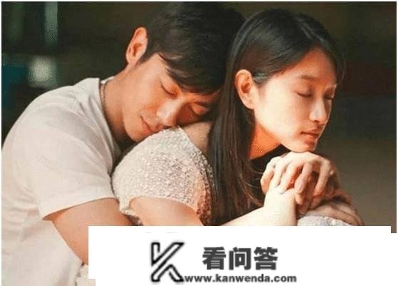 最红时嫁给一穷小子, 现在老公成一线巨星, 把她宠成公主