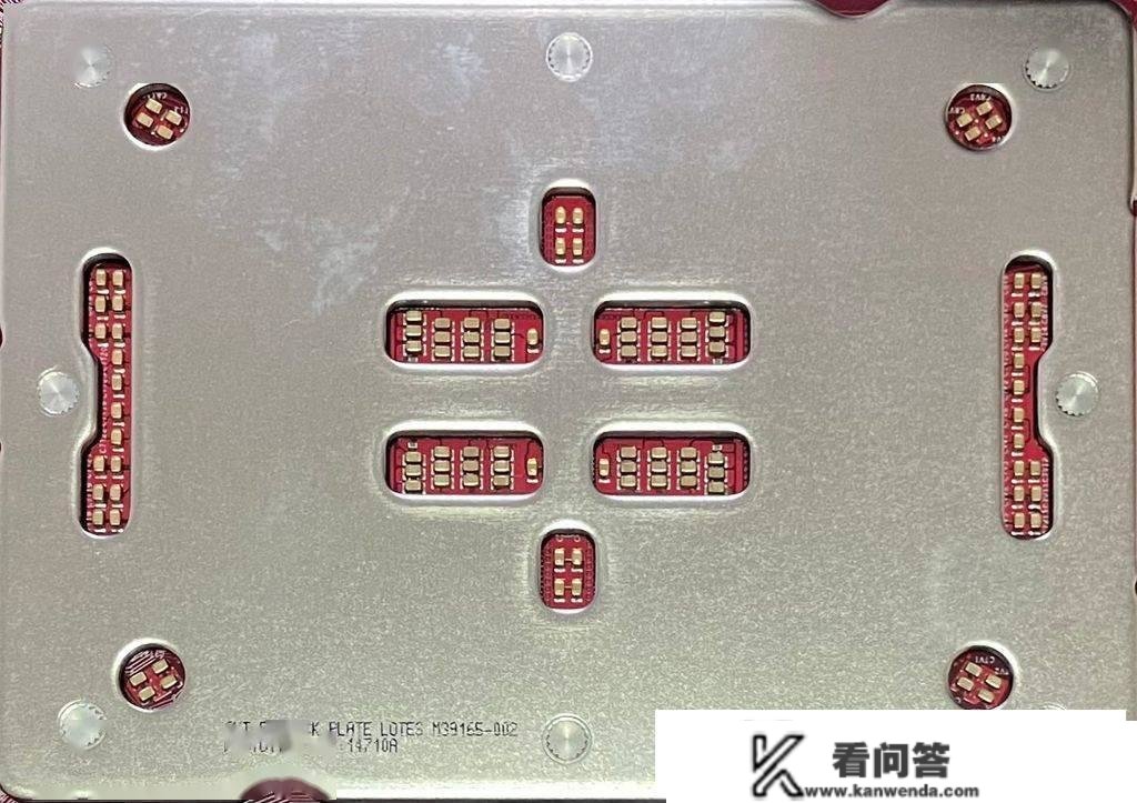 英特尔 Granite Rapids Xeon 9000 CPU 插槽图像曝光