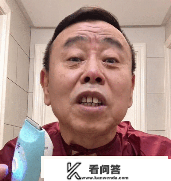 明星出镜能挣一个亿？潘长江回应：收粉丝礼品仍是人吗？