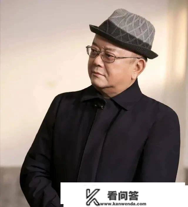 王刚儿子：爸爸60岁生他来娇养，和妈妈月花百万还能继承亿万家产