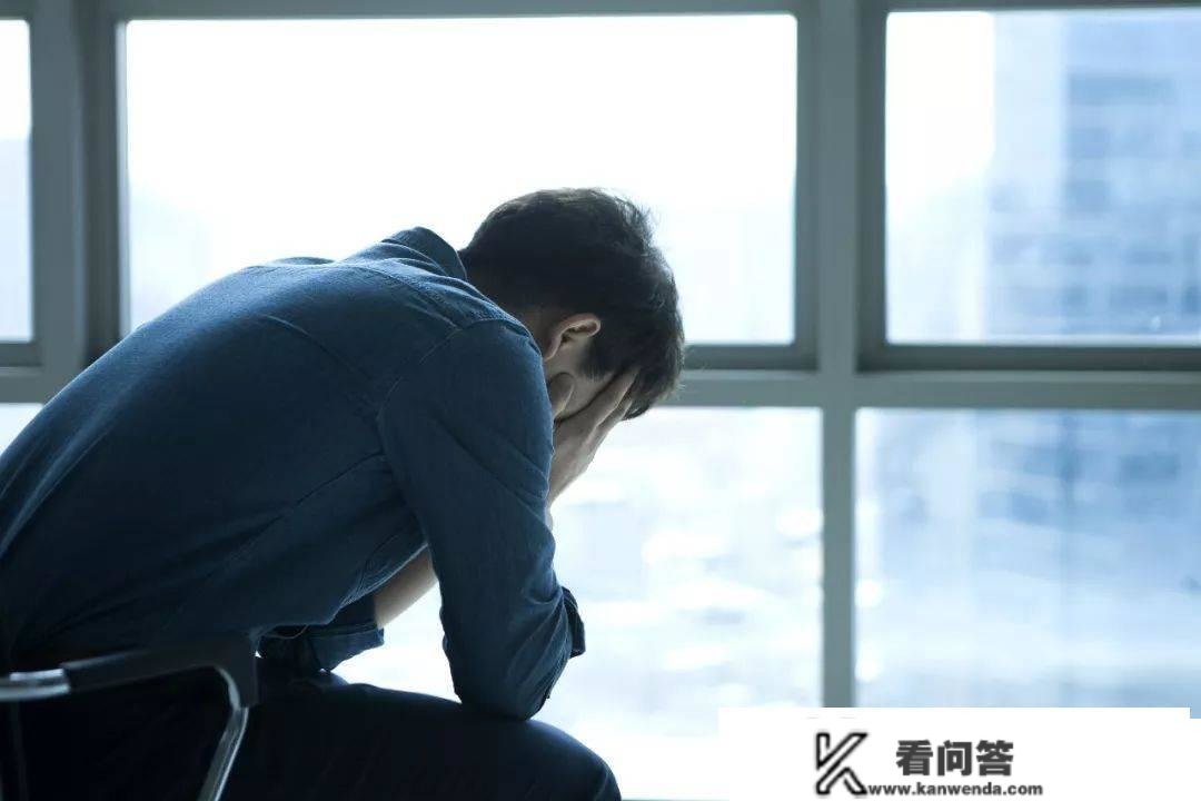 花30元中了100万，成果彩票被偷！须眉表情跌到谷底……