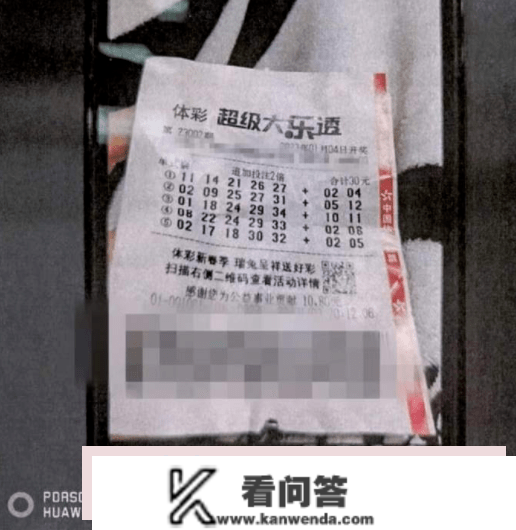 花30元中了100万，成果彩票被偷！须眉表情跌到谷底……