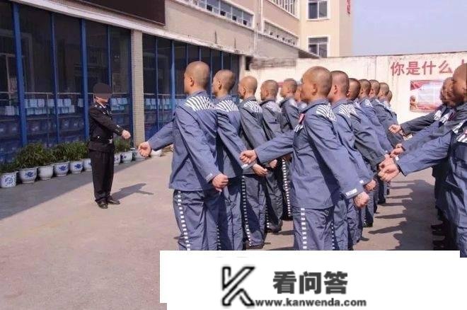 服刑人员刚入监城市履历什么？