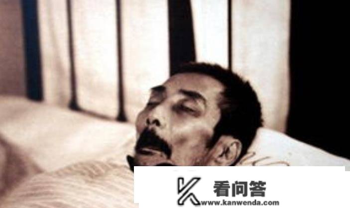 鲁迅死后事：做脸模，九千余人吊唁签名，“民族魂”白绸旗覆灵榇