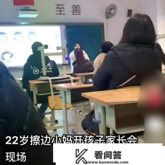 年轻妈妈装扮时髦，戴“唇钉”去开家长会，网友曲白评论太扎心