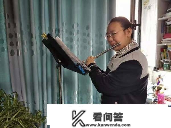 上完网课很无聊？来看看郑州市第二高级中学师生居家上演“十八般武艺”