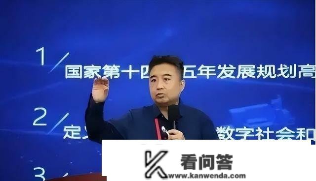 卷走百亿、跑路国外，反说粉丝“太蠢”！起底金融骗子翟山鹰