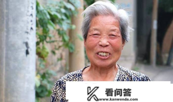 鄙谚：“坟头塌消子孙稀，坟上无草少家资”，留意一下你家的情况