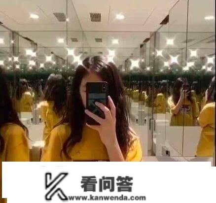 李亚鹏女儿晒自拍秀出大长腿，孙莉说女儿爱漂亮丽，网友：都长大了