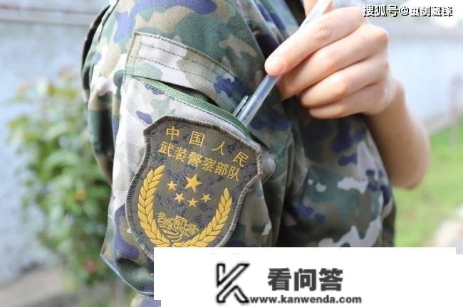 有战友说，21式戎服造价低但科技含量更高，省下的钱给兵士配手枪