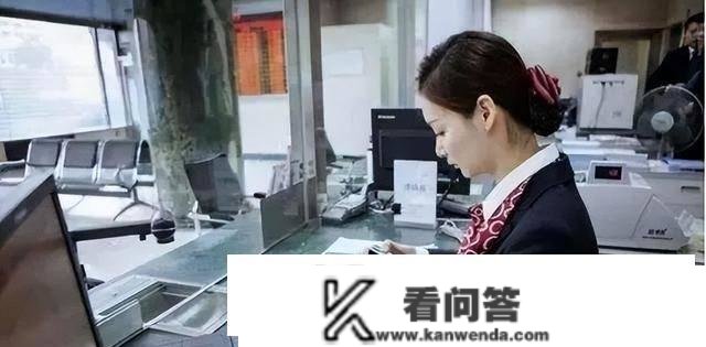 到银行办卡，能否还要开“短信通知”功用？听听圈内人的观点