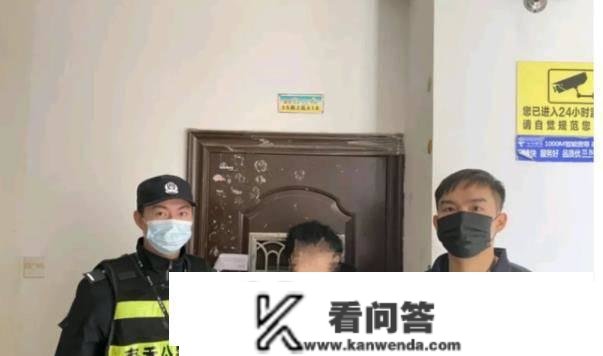 广西南宁，几名须眉在酒吧喝完酒后，觉得不敷尽兴，又转至夜市餐厅继续喝