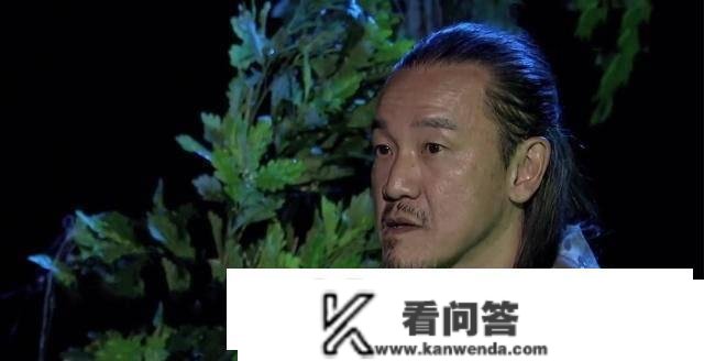 被前妻送进监狱，还被每年欺诈120万元，他却始末不离不弃