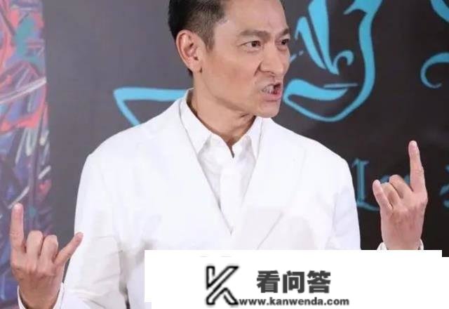 撤贝宁问刘德华：“为什么周星驰叫星爷，你叫华仔？”