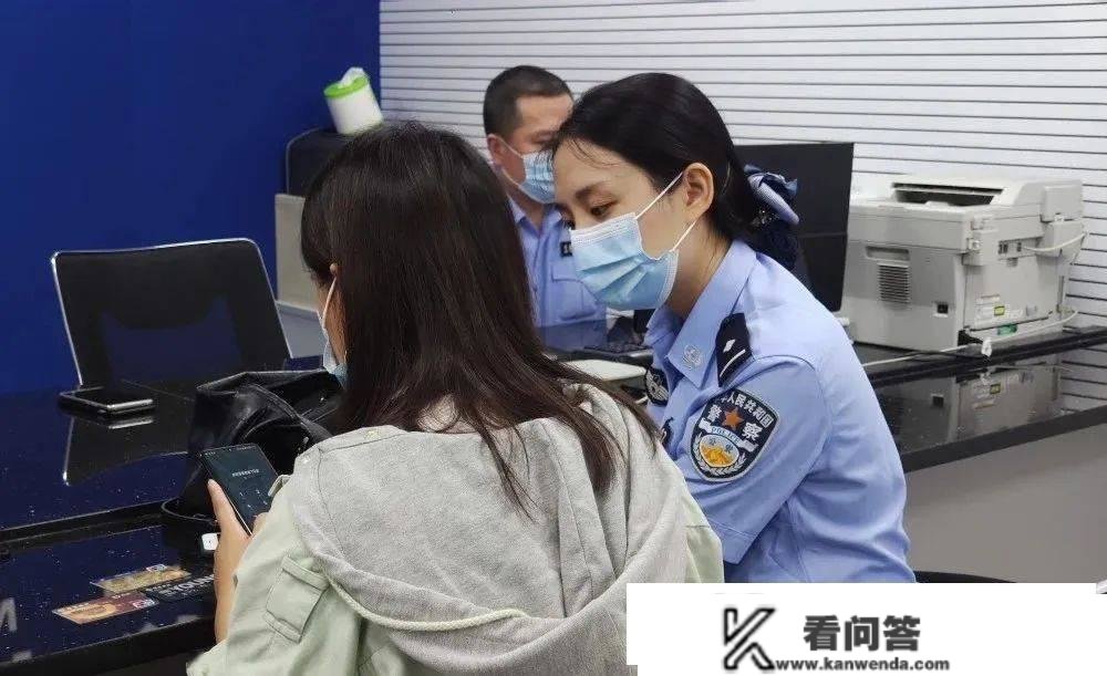 接到一通目生德律风后，深圳一女子的7万项存款没了，警方悉数逃回！