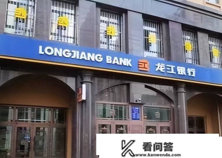 龙江银行6位核心高管“落马” 消费者赞扬量高企净利润连降3年