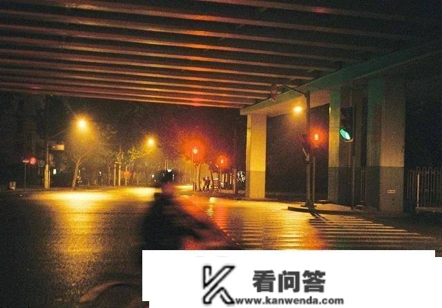 2019年山西小伙深圳打工两月，银行余额负999亿，查询拜访成果若何？