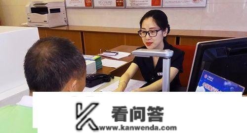 为啥银行的人老逃着他人办信誉卡？办卡就送礼品，背后有啥套路？