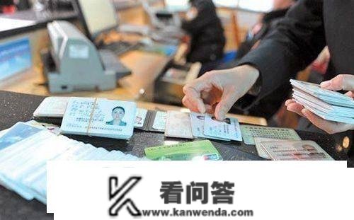 为啥银行的人老逃着他人办信誉卡？办卡就送礼品，背后有啥套路？