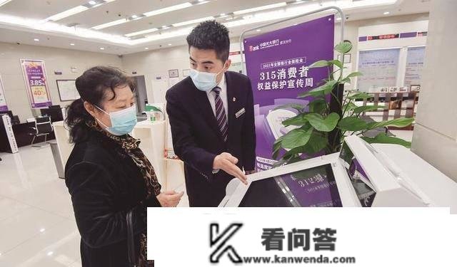 为啥银行的人老逃着他人办信誉卡？办卡就送礼品，背后有啥套路？