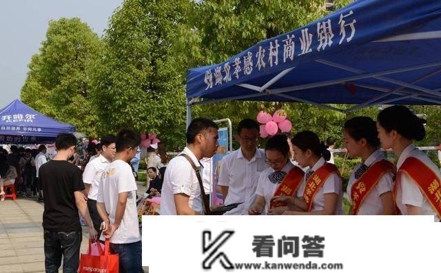 为啥银行的人老逃着他人办信誉卡？办卡就送礼品，背后有啥套路？