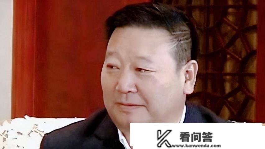 “金融虎”雷志强：带儿子敛财超4亿，被捕时赃物一车拆不下