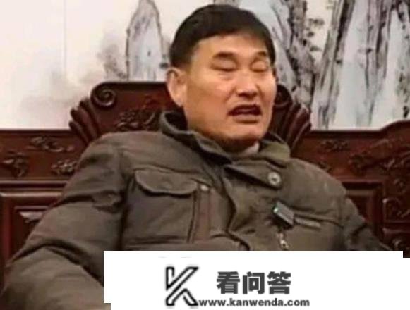 若是黄鼠狼给鸡贺年没安好意，那那一位给大衣哥贺年安的什么心呢