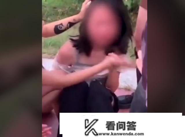 未成年少女被霸凌！江西一公园多人群殴一少女：打耳光、踢下体