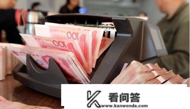 我妈在银行存了3年期100万，月息3438.33元，一番话让我“醒悟”