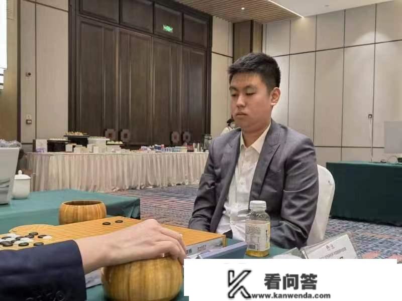 杨鼎新力战击败柯洁 李轩豪情朴廷桓助重庆胜深圳