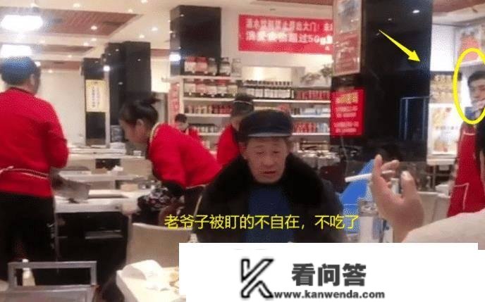 店里五人吃暖锅一小时，9小我来撵，办事员围一圈盯着客人