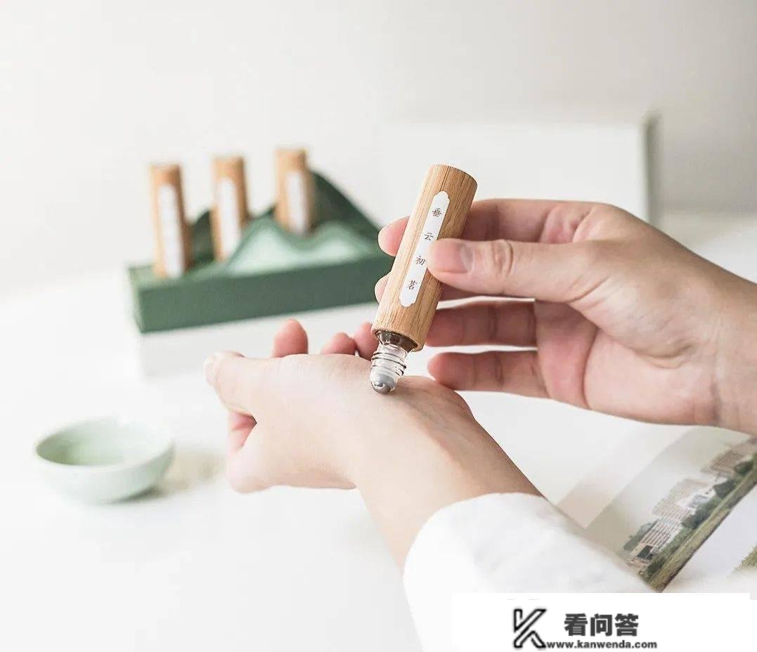 我问 ChatGPT，女神节应该送她什么礼品？