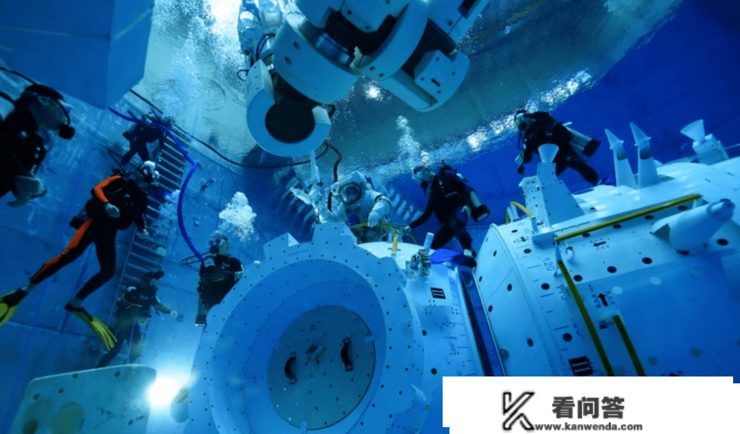 航天员出“门”遛弯儿时，都做什么？