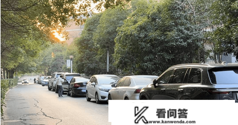 江苏南京：好不容易摇号租到车位，“好位置”被人挤占了？