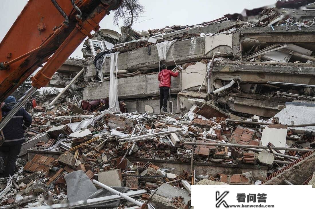 土耳其2万人死于地震：46万戎行毫无做为，埃尔多安称“那是命”