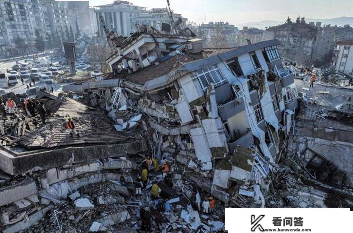 土耳其2万人死于地震：46万戎行毫无做为，埃尔多安称“那是命”