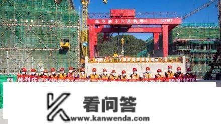 深圳地铁16号线二期首座车站顺利封顶